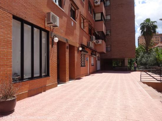 Local zona Arturo Soria, de 62 m2 exterior, ideal para negocio o cambio de USO - MADRID