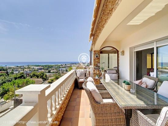 Casa en venta con vistas al mar y licencia turística - BARCELONA