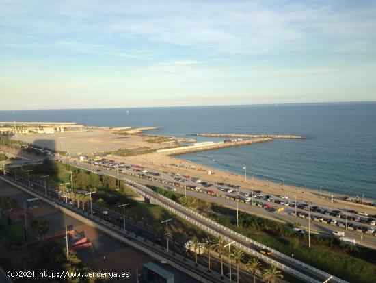 Piso de Lujo con vista Magnificas al Mar y a Barcelona - BARCELONA