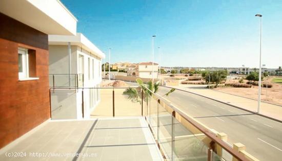 Villa independiente de dos plantas, construida con materiales de primera calidad - ALICANTE