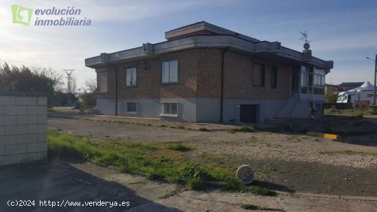 En Burgos Sotopalacios. Impresionante casa de 600mt, para entrar a vivir con parcela de 2.000 mts - 