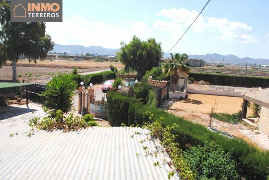 A la venta 2 casas con terreno de 3.800 metros cuadrados - MURCIA