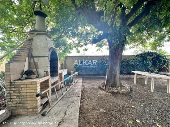 FINCA CON PISCINA A 5 MINUTOS DE TUDELA - NAVARRA