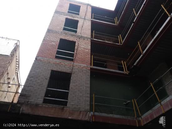Se vende edificio en construcción con obras paralizadas. en Calle Jusepe Martinez, 3 de Zaragoza - 