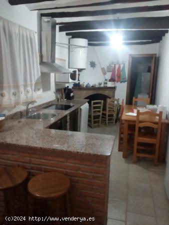 CASA EN VENTA EN EL CENTRO DE FONDON. - ALMERIA