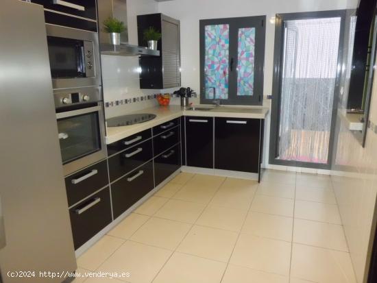 DUPLEX CON SOTANO EN VENTA EN EL EJIDO - ALMERIA