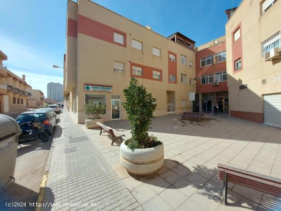 LOCAL COMERCIAL EN EL EJIDO - ALMERIA