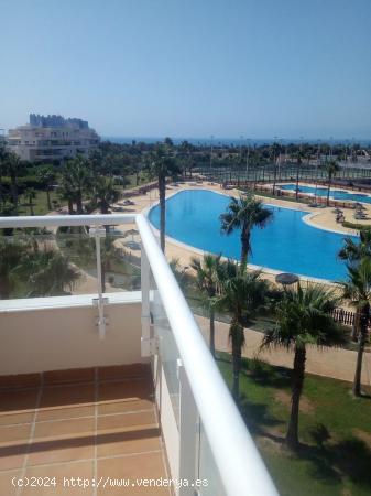 PISO EN VENTA EN RESIDENCIAL PUERTO MARINA GOLF DE ALMERIMAR. - ALMERIA