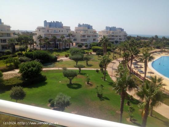 PISO EN VENTA EN RESIDENCIAL PUERTO MARINA GOLF DE ALMERIMAR. - ALMERIA