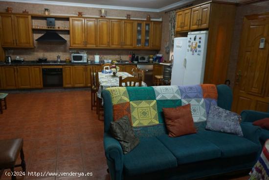 CASA EN VENTA EN DALÍAS - ALMERIA