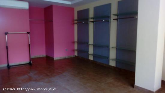 LOCAL COMERCIAL CON ESCAPARATE - ALMERIA