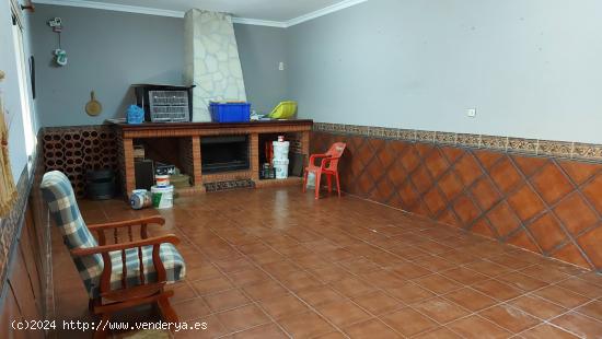 LOCAL COMERCIAL EN VENTA EN LAS NORIAS. - ALMERIA