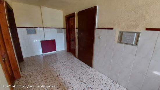 Piso de 3 dormitorios en El parador - ALMERIA