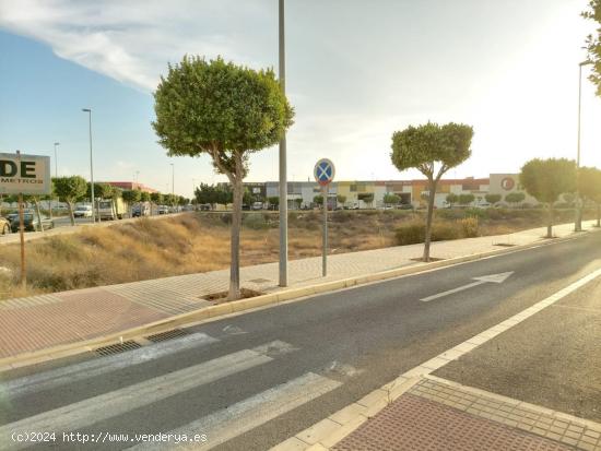 TERRENO URBANO A LA VENTA EN EL EJIDO - ALMERIA