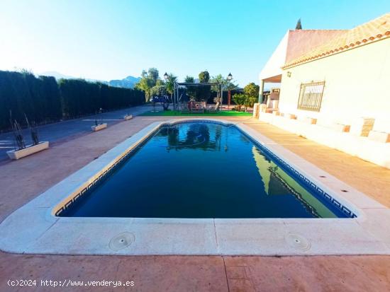 PRECIOSO CHALET INDEPENDIENTE EN FORTUNA CON GRAN TERRENO Y PISCINA PRIVADA - MURCIA