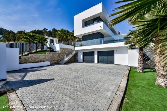 Impresionante villa moderna en una ubicación privilegiada con vistas al mar en Urb Tosalet (Jávea)