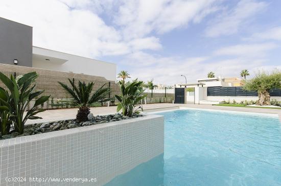 VILLA DE OBRA NUEVA EN ORIHUELA COSTA (CAMPOAMOR) - ALICANTE