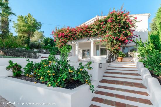 Elegante villa con VISTAS AL MAR renovada en El Rosario - MALAGA