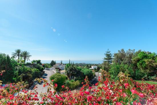 Elegante villa con VISTAS AL MAR renovada en El Rosario - MALAGA