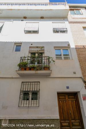 FANTÁSTICA CASA ADOSADA TOTALMENTE REFORMADA EN LANJARÓN - GRANADA