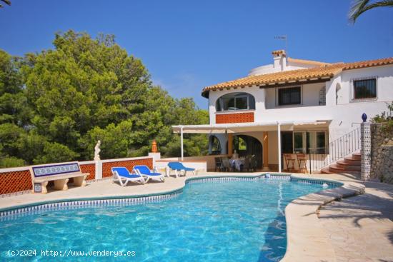 Amplia villa con vistas al mar y piscina privada en Las Rotas, Denia - ALICANTE