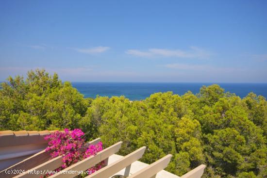 Amplia villa con vistas al mar y piscina privada en Las Rotas, Denia - ALICANTE