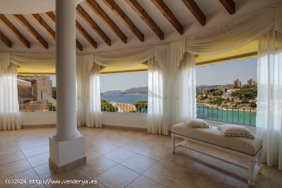 Propiedad bien mantenida con impresionantes vistas en venta en El Portet en Moraira - ALICANTE