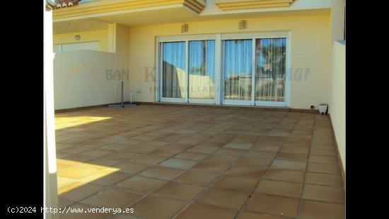 SE VENDE TRÍPLEX EN ALMERIMAR EN URB. CON PISCINA Y ZONAS AJARDINADAS - ALMERIA