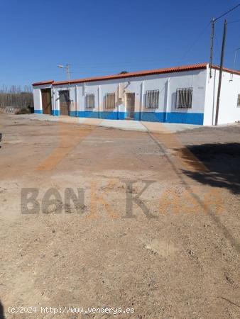 CASA CON 4000 METROS DE TERRENO EN TARAMBANA - ALMERIA