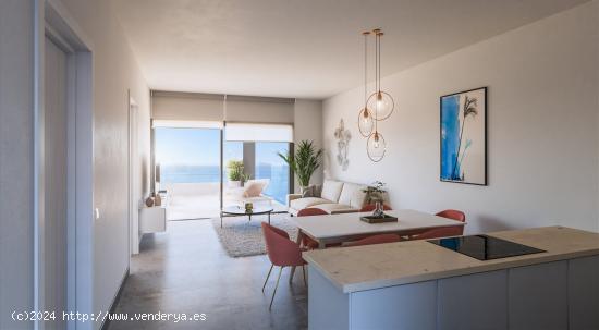 Ático de 3 dormitorios y 2 baños con teraza y vistas al Mar. El Higuerón, Fuengirola - MALAGA