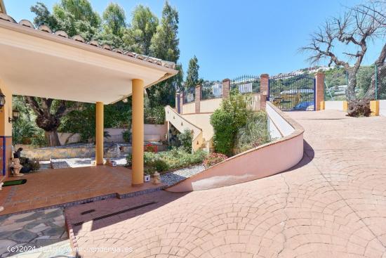 Villa espléndida de 6 dormitorios y 5 baños en La Mairena, Marbella-Ojén - MALAGA