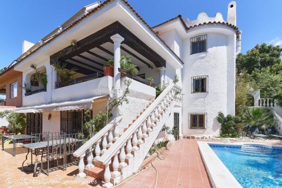 Gran villa en el centro de Marbella, perfecta ubicación, 8 dormitorios y jardín con piscina privad