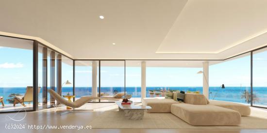 Lujoso Dúplex de 2 dormitorios, 2 baños con espectaculares vistas a la Bahía de Estepona. Obra Nu