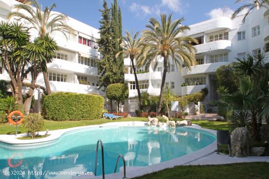 Fantástico apartamento dúplex en planta baja de tres dormitorios en Marbella Real, Milla de Oro - 
