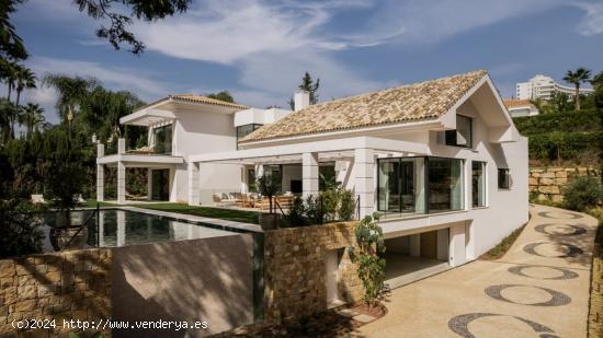 Villa de 5 dormitorios y 6 baños localizada en El Paraiso, Estepona - MALAGA