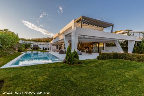 Villa de 6 dormitorios y 8 baños en Nueva Andalucía, Marbella. Obra Nueva - MALAGA