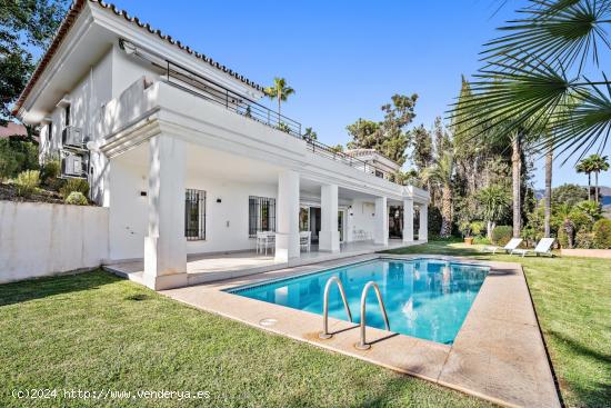 Villa de 4 dormitorios, 4 baños en Rio Real Golf, Marbella - MALAGA