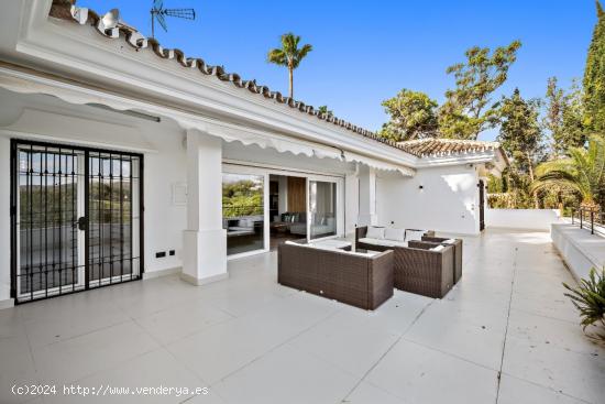 Villa de 4 dormitorios, 4 baños en Rio Real Golf, Marbella - MALAGA