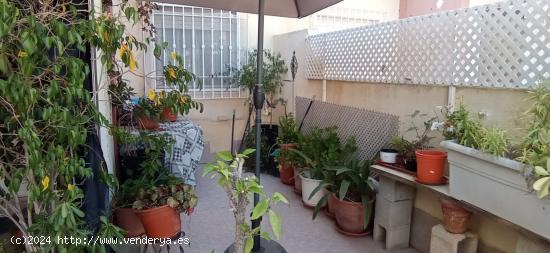 Se vende casa en Los Alcázares de 4 habitaciones - MURCIA