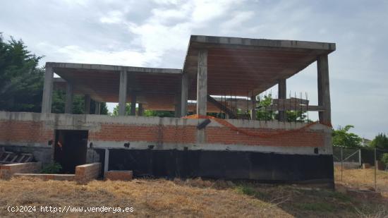 Casa con terreno en construcción en Caraquiz - GUADALAJARA
