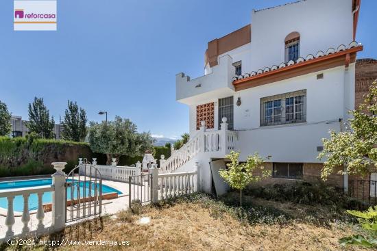 Espectacular chalet con piscina en Urbanización El Carmelo. - GRANADA