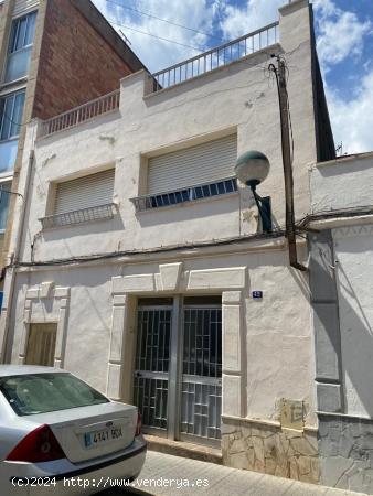 TU CASA IDEAL PARA PONER UN COMERCIO EN EL BAJO Y VIVIR EN EL PISO DE ARRIBA!!! - TARRAGONA