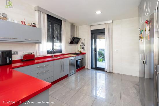 Venta de casa  en Carretera Antigua de Málaga - GRANADA