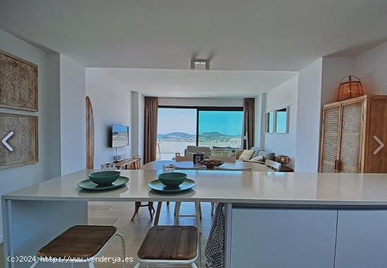 Seminuevo apartamento de 3 dormitorios con vistas al mar - ALICANTE