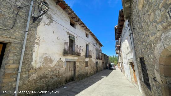 Se vende edificio historico en el centro de Santa Cilia de Jaca (Huesca) - HUESCA