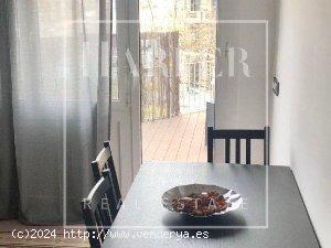 Exclusivo Apartamento Renovado de 4 Dormitorios con Terraza Privada en Eixample - BARCELONA