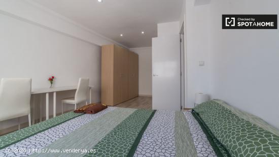 Habitación interior en apartamento de 3 dormitorios en Poblats Marítims - VALENCIA