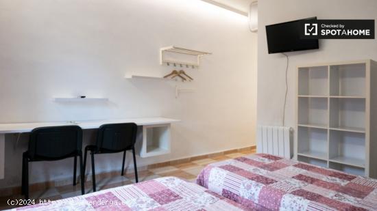 Habitación más grande en apartamento de 5 dormitorios en tetuán, madrid - MADRID