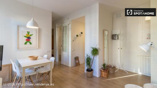 Precioso apartamento de 2 dormitorios con balcón en alquiler cerca de la calle de Sants en Sants - 