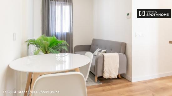 Se alquila apartamento de 2 dormitorios en San Isidro - MADRID